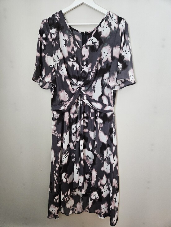 Simply Vera Vera Wang Dresses & Skirts - Simply Vera Vera Wang Charcoal, Blush & White Floral Twist-Front Midi Dress